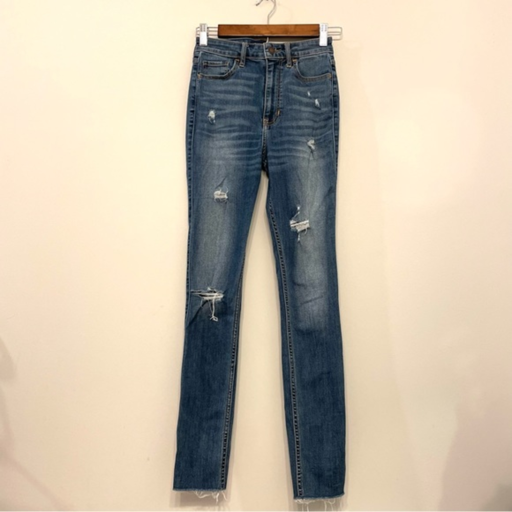 Hollister Ultra High Rise Super Skinny Distressed Raw Hem Jeans Size 25x30‎  1R
